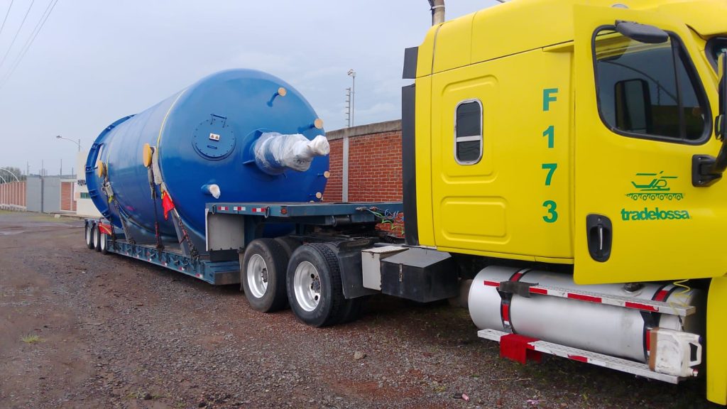 Exportación y transporte de cadena de suministro de tanques de acero entre México y Estados Unidos