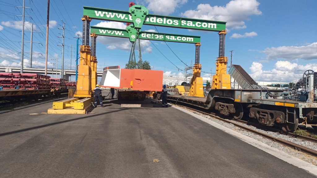 Maniobras y transporte de estructura de acero para el norte de México